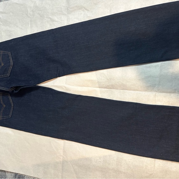 Levi's Classic Indigo Jeans - Picture 2 of 6